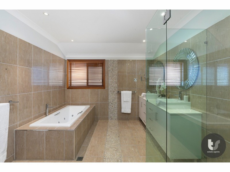 75 Masthead Drive, Raby Bay QLD 4163