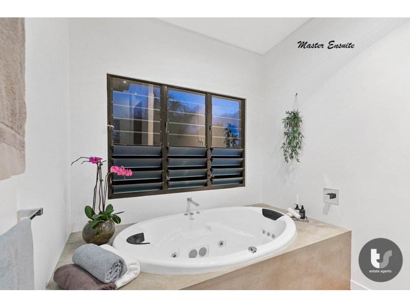 48 Zeehan Street, Wavell Heights QLD 4012