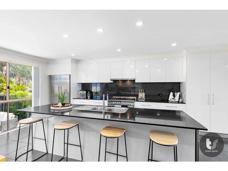 7 Finuge Court, Victoria Point QLD 4165