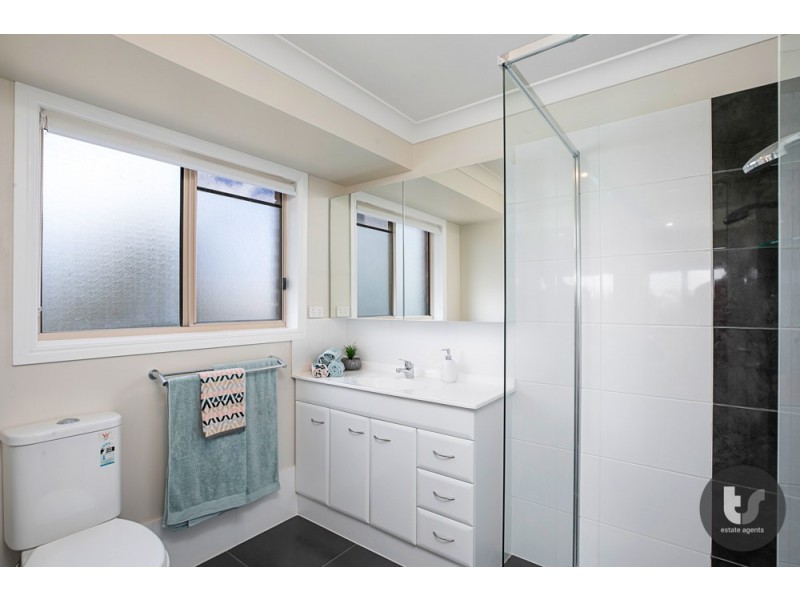 7 Finuge Court, Victoria Point QLD 4165
