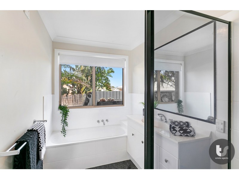 7 Finuge Court, Victoria Point QLD 4165
