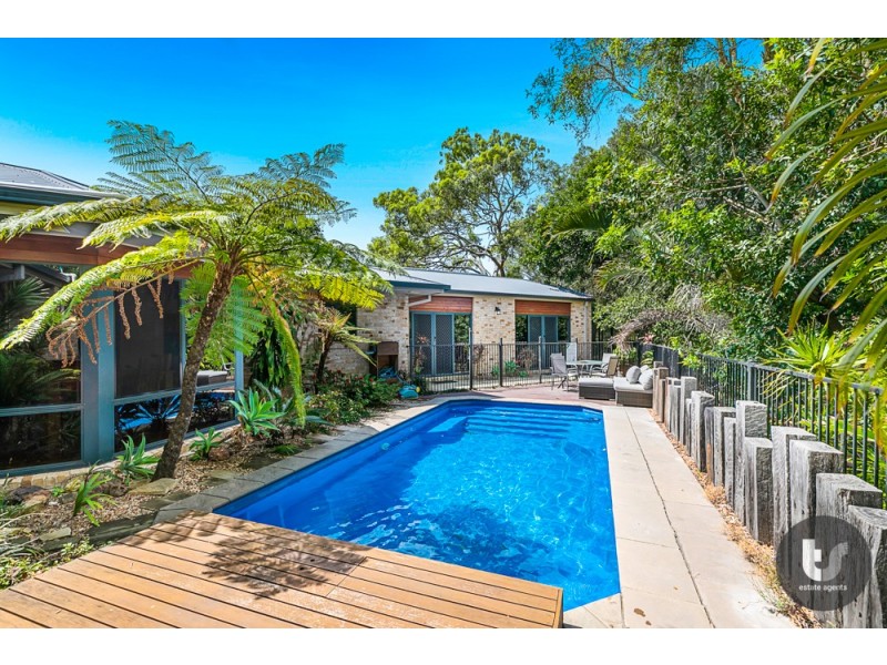 17 Jay Crescent, Redland Bay QLD 4165
