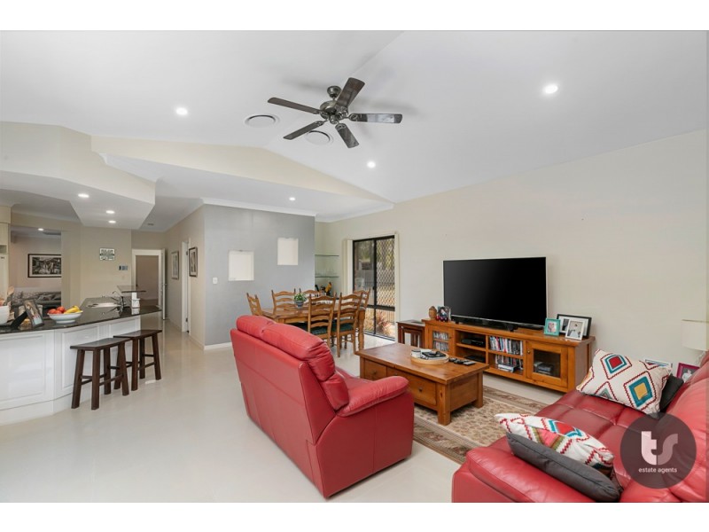 17 Jay Crescent, Redland Bay QLD 4165