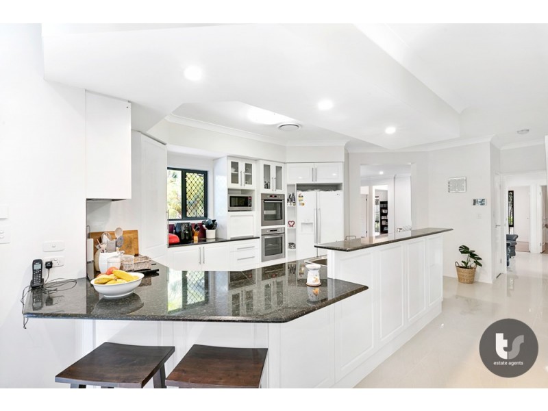 17 Jay Crescent, Redland Bay QLD 4165