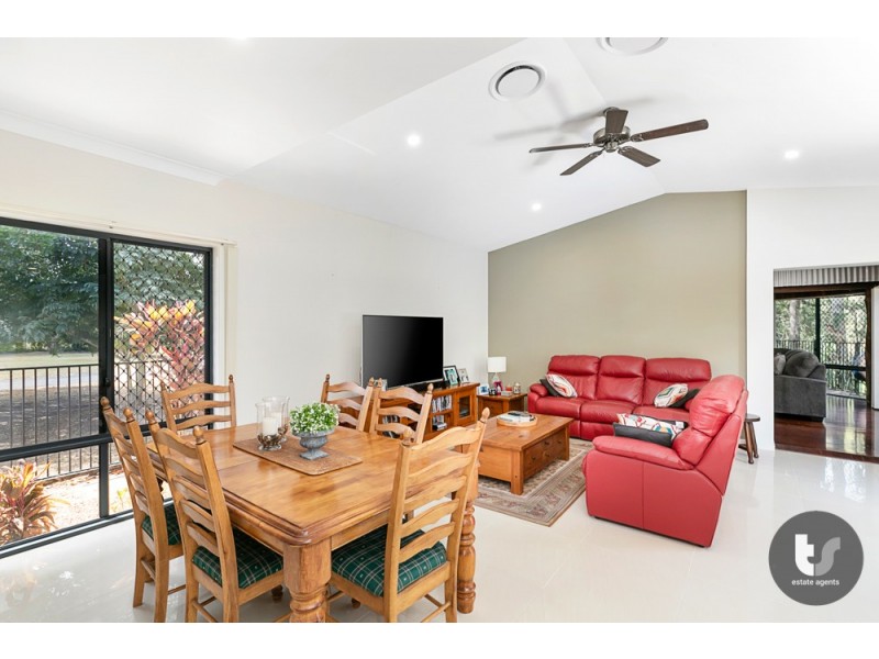 17 Jay Crescent, Redland Bay QLD 4165