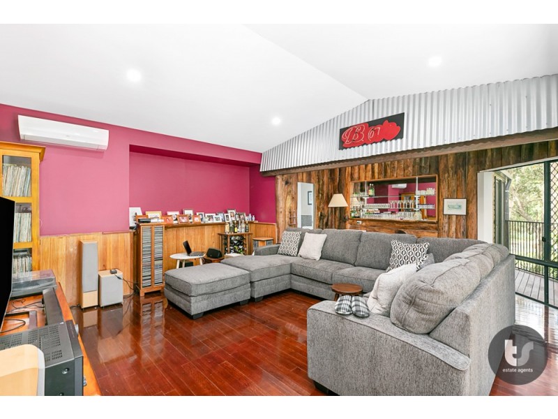 17 Jay Crescent, Redland Bay QLD 4165
