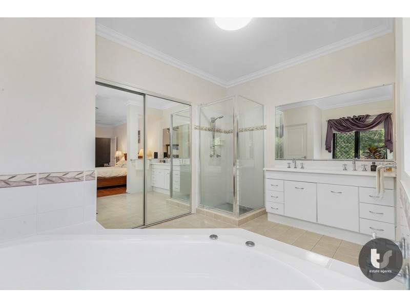 17 Jay Crescent, Redland Bay QLD 4165