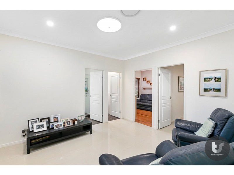17 Jay Crescent, Redland Bay QLD 4165