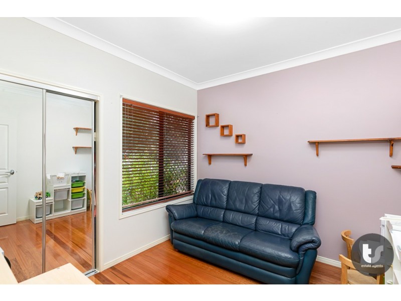 17 Jay Crescent, Redland Bay QLD 4165