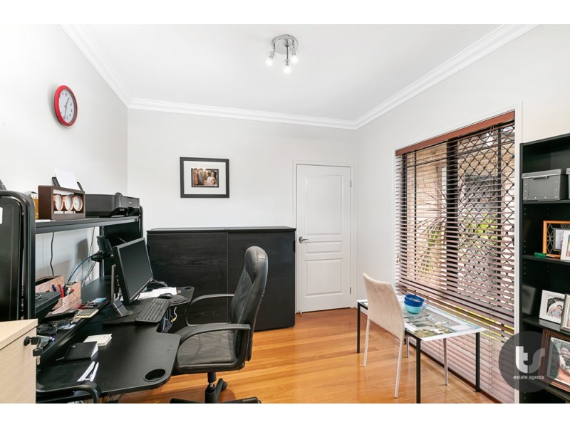 17 Jay Crescent, Redland Bay QLD 4165
