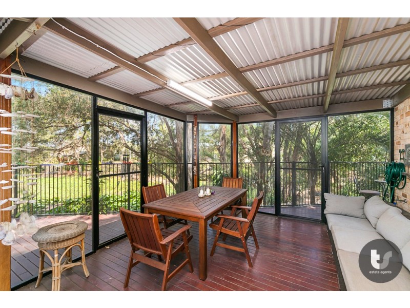 17 Jay Crescent, Redland Bay QLD 4165