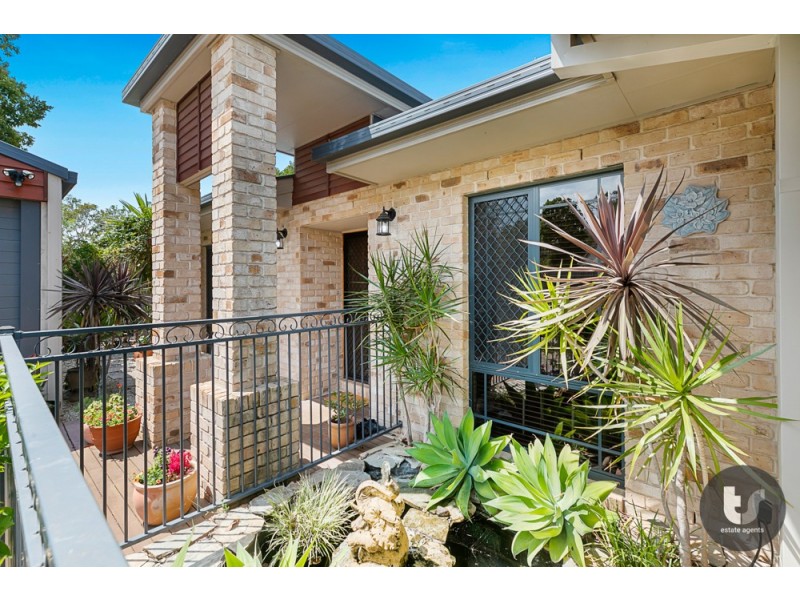 17 Jay Crescent, Redland Bay QLD 4165