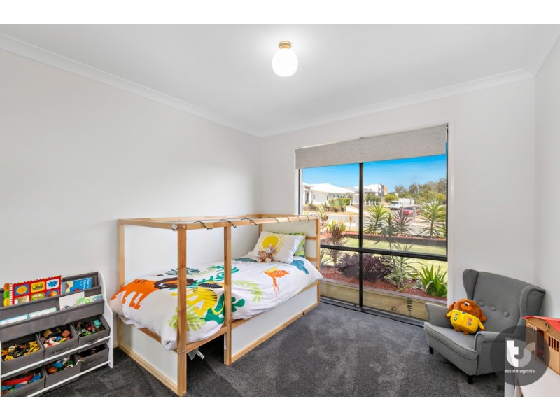 83 Capella Drive, Redland Bay QLD 4165