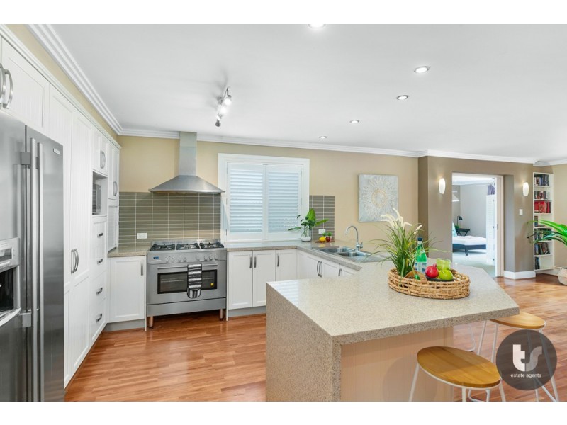14 Gleneagles Court, Redland Bay QLD 4165
