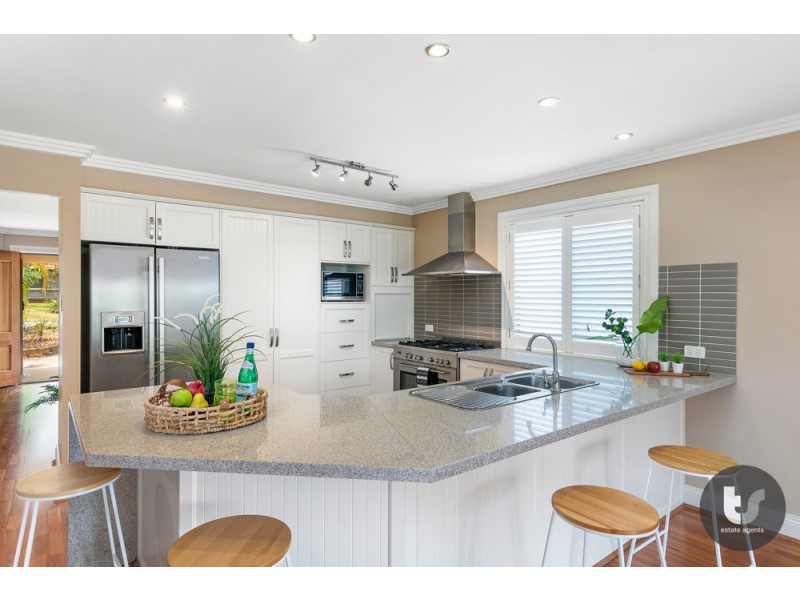 14 Gleneagles Court, Redland Bay QLD 4165