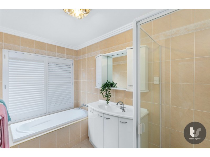 14 Gleneagles Court, Redland Bay QLD 4165