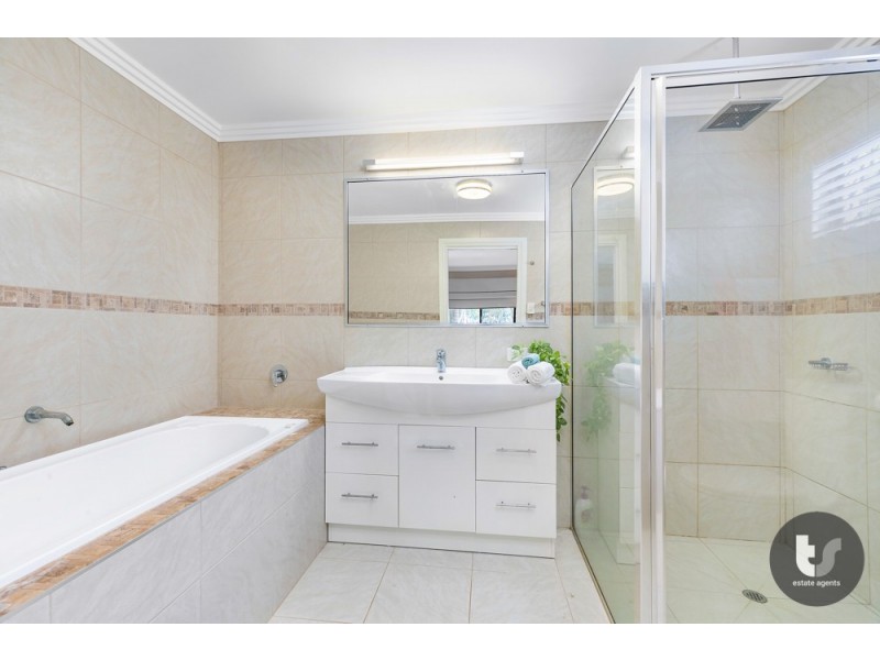 14 Gleneagles Court, Redland Bay QLD 4165