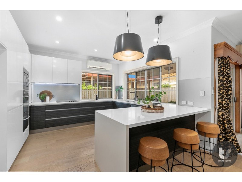 10 Lincoln Place, Stretton QLD 4116
