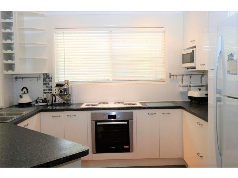 17 Innes Street, Coochiemudlo Island QLD 4184