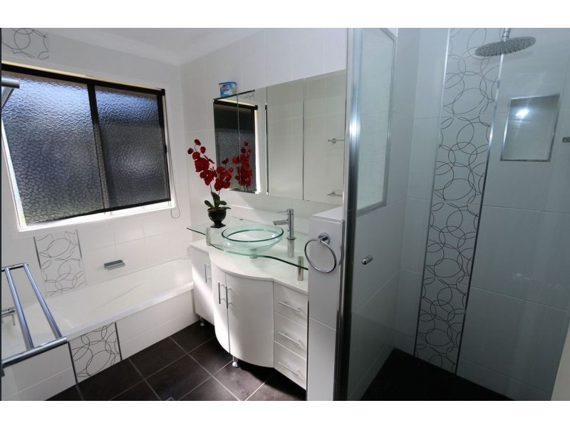 17 Innes Street, Coochiemudlo Island QLD 4184