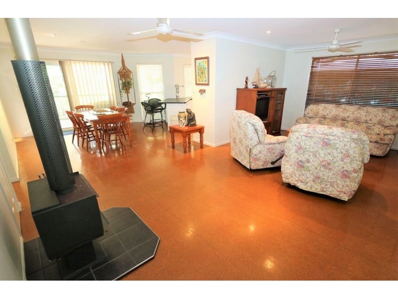 17 Innes Street, Coochiemudlo Island QLD 4184