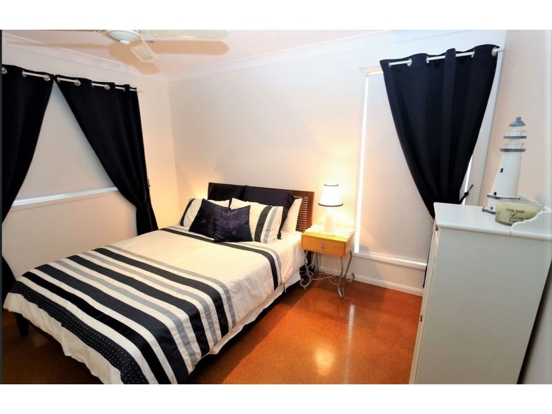 17 Innes Street, Coochiemudlo Island QLD 4184