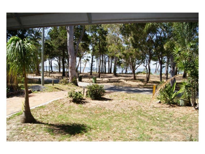 34 Victoria Parade South, Coochiemudlo Island QLD 4184