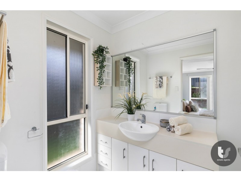 15 Paris Parade, Ormeau QLD 4208