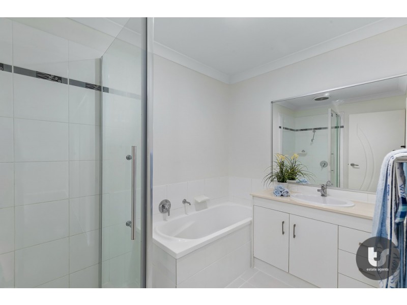 15 Paris Parade, Ormeau QLD 4208