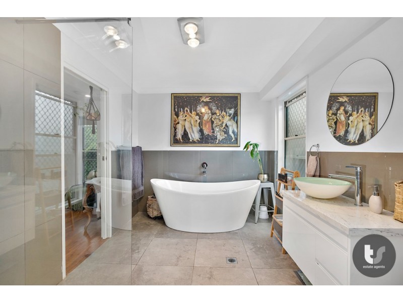 186 Main Street, Redland Bay QLD 4165