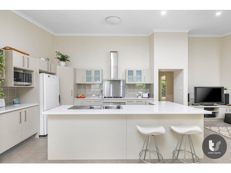 10 Forrest Street, Redland Bay QLD 4165