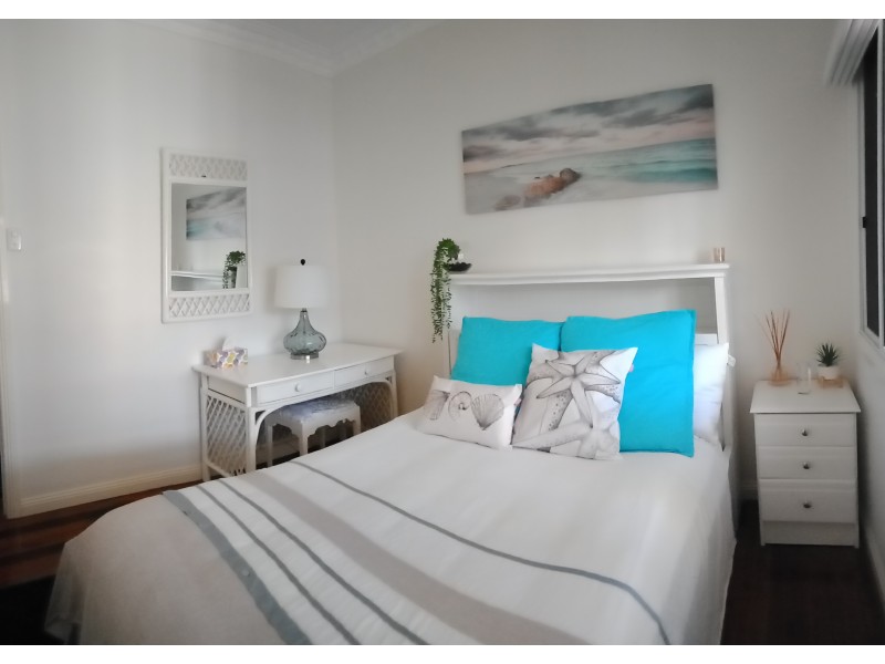 8 Dawn Street, Coochiemudlo Island QLD 4184