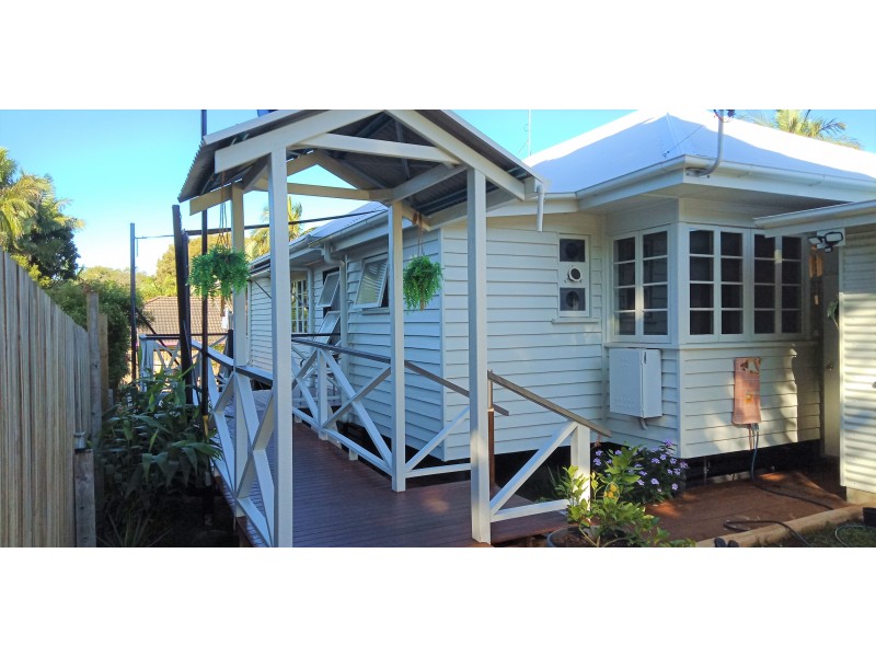 8 Dawn Street, Coochiemudlo Island QLD 4184