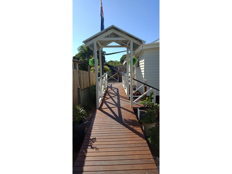 8 Dawn Street, Coochiemudlo Island QLD 4184