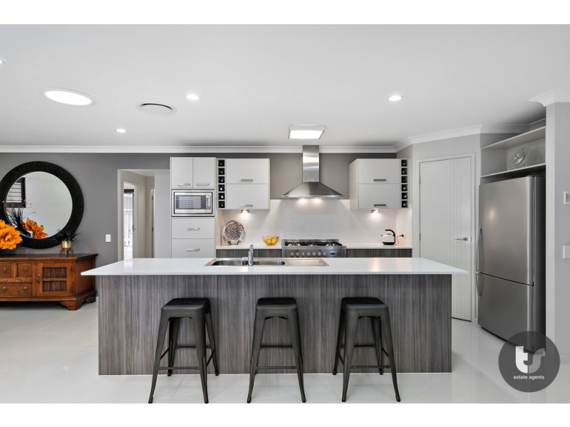 5 Amalia Street, Birkdale QLD 4159