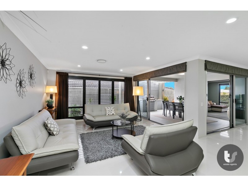 5 Amalia Street, Birkdale QLD 4159
