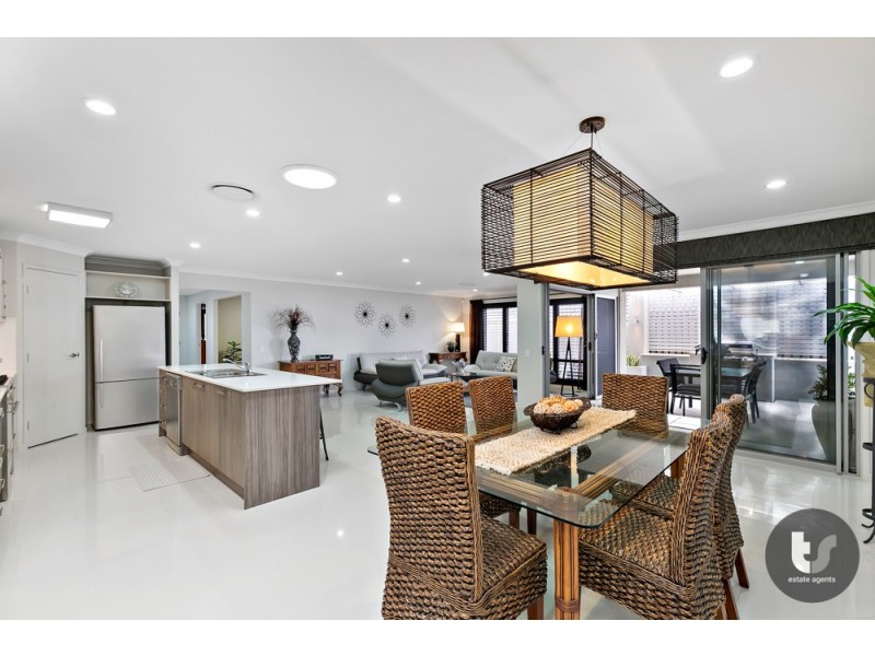 5 Amalia Street, Birkdale QLD 4159