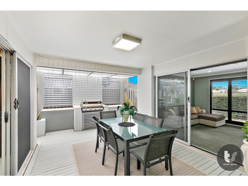 5 Amalia Street, Birkdale QLD 4159