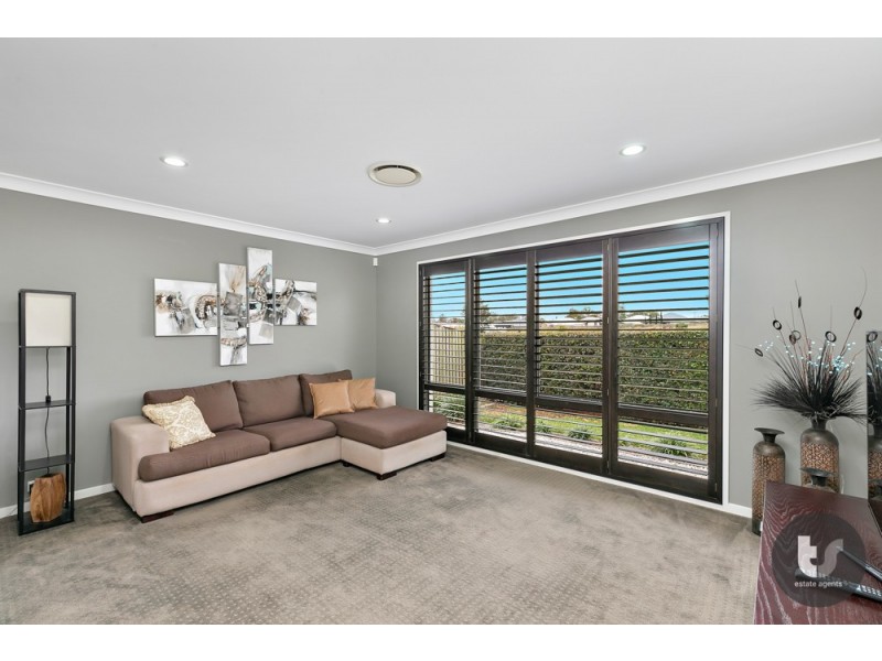 5 Amalia Street, Birkdale QLD 4159