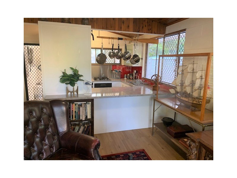 9 Pullen Street, Coochiemudlo Island QLD 4184