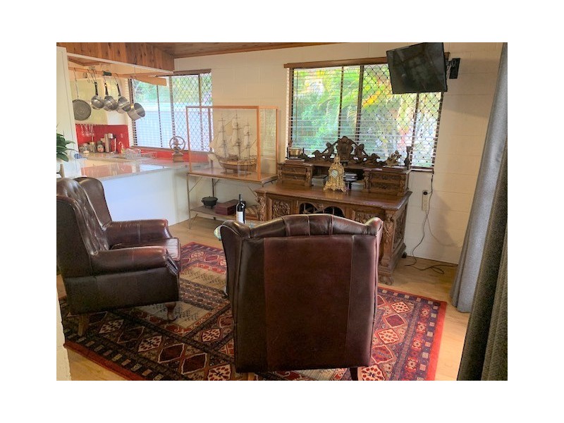 9 Pullen Street, Coochiemudlo Island QLD 4184