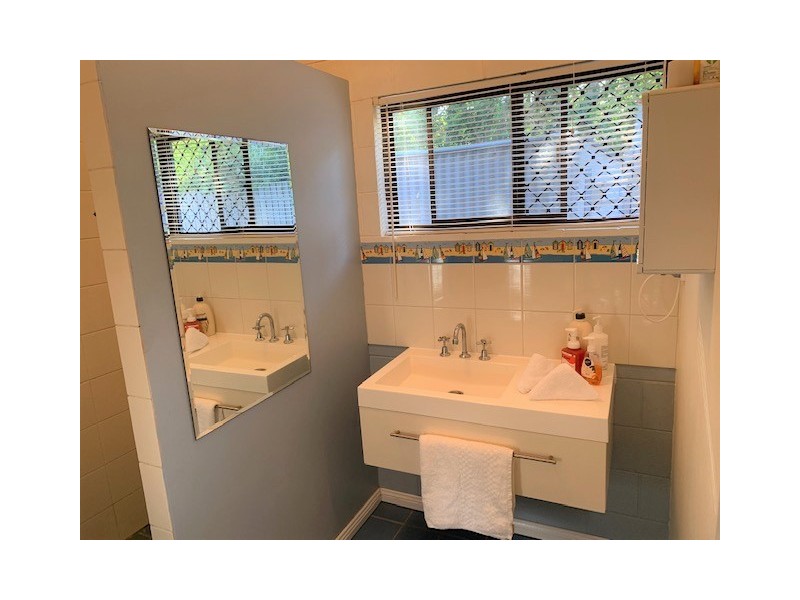 9 Pullen Street, Coochiemudlo Island QLD 4184