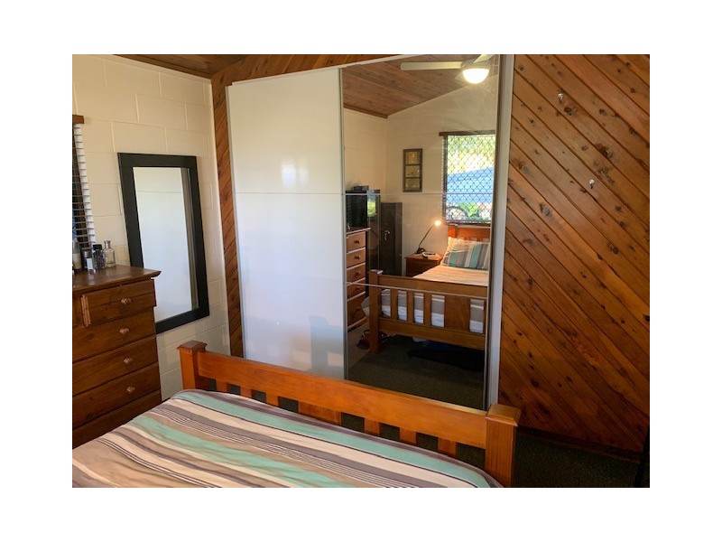 9 Pullen Street, Coochiemudlo Island QLD 4184