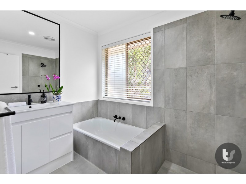 28 Tulloch Drive, Wellington Point QLD 4160