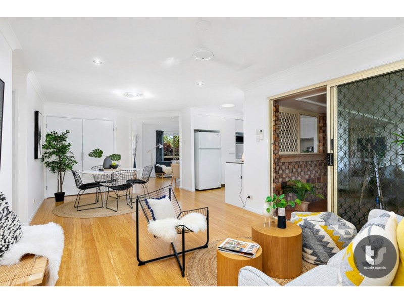 20 Mashie Place, Redland Bay QLD 4165