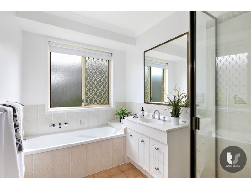 20 Mashie Place, Redland Bay QLD 4165