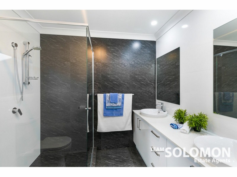 25 Sandpiper Street, Wellington Point QLD 4160