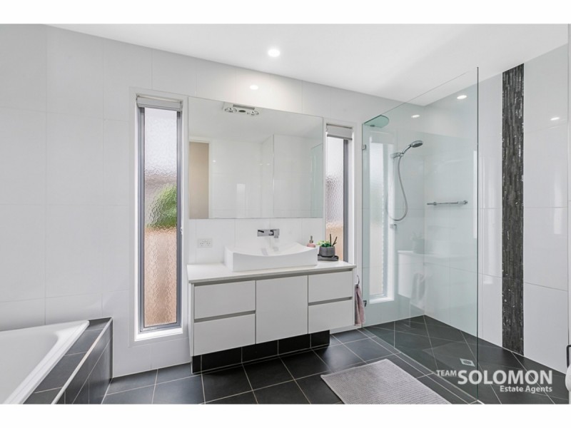 217 Main Road, Wellington Point QLD 4160