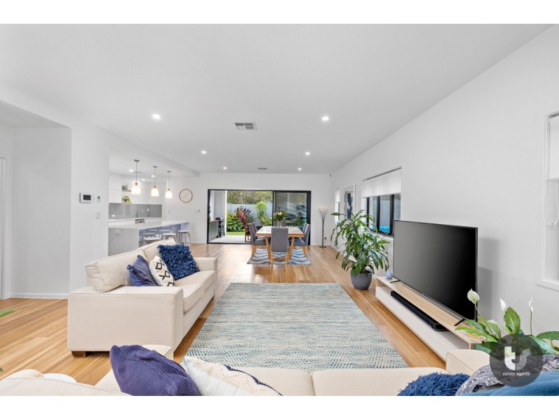 39 Nelson Place, Carindale QLD 4152