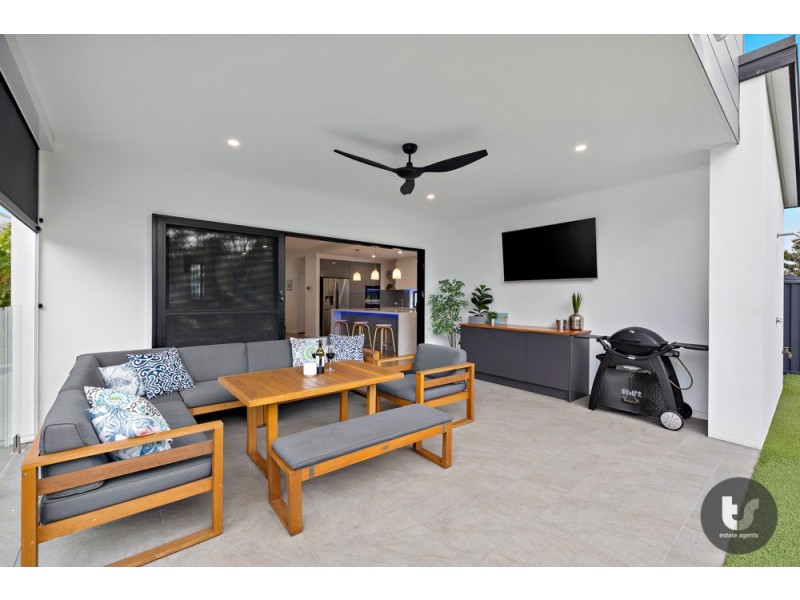 39 Nelson Place, Carindale QLD 4152